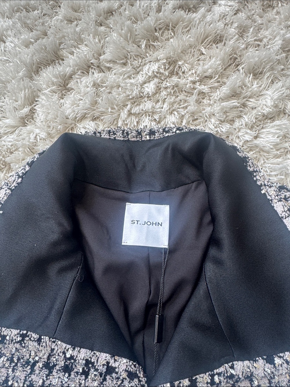 St. John Black, White, and Silver Tweed Collar Jacket-NEW Size 4 - Picture 2 of 7